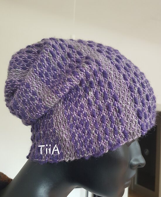 TT12 KNITTED BEANIE